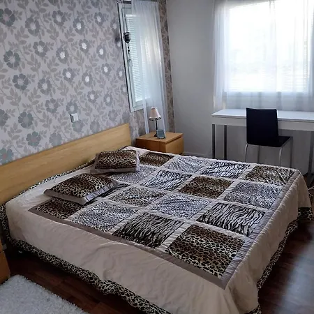 Tilaa Kuudelle דירה *
